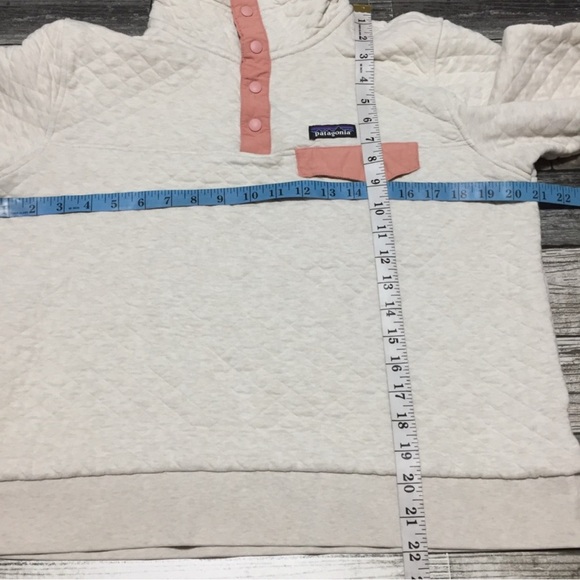 Patagonia Women's Cream and Pink Quilted Pullover - Picture 4 of 4